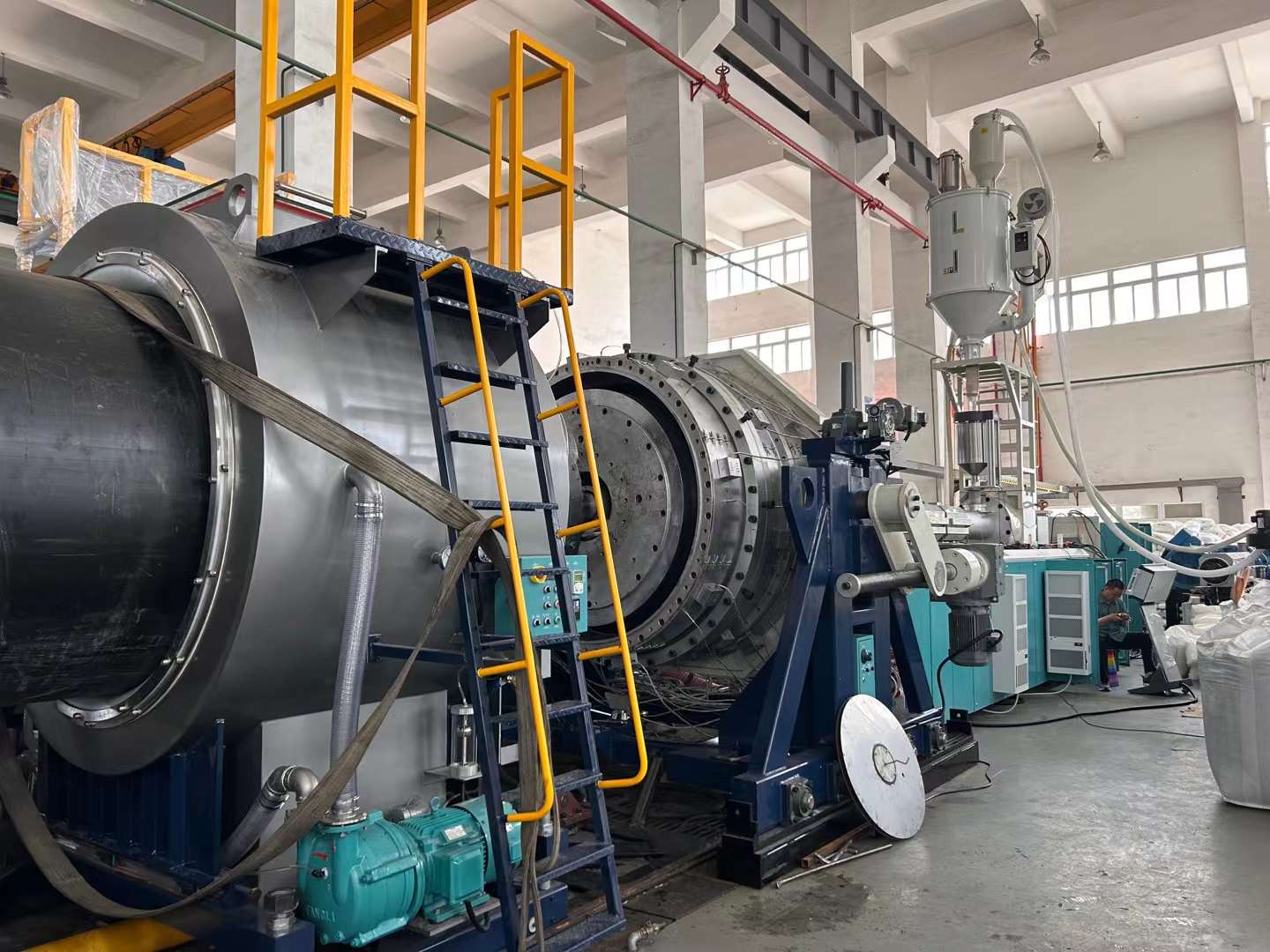 Paksuudet ja halkaisijaltaan suuret putket: kuinka välttää painuma putken suulakepuristuksessa