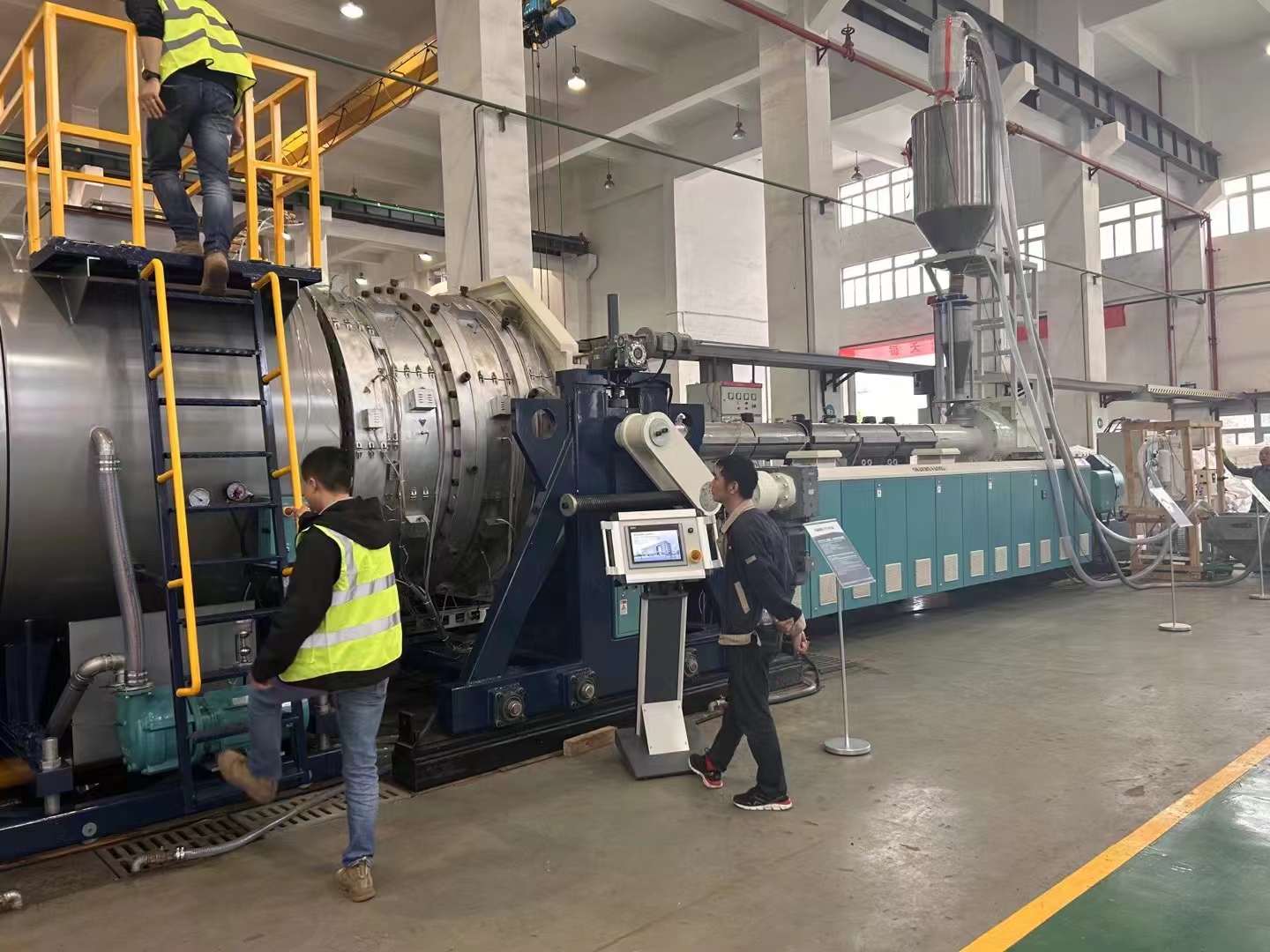 Pääkohdat käynnistyslaitteille ja PE-putkien tuotantoteknologialle, joiden halkaisija on yli 2000 mm